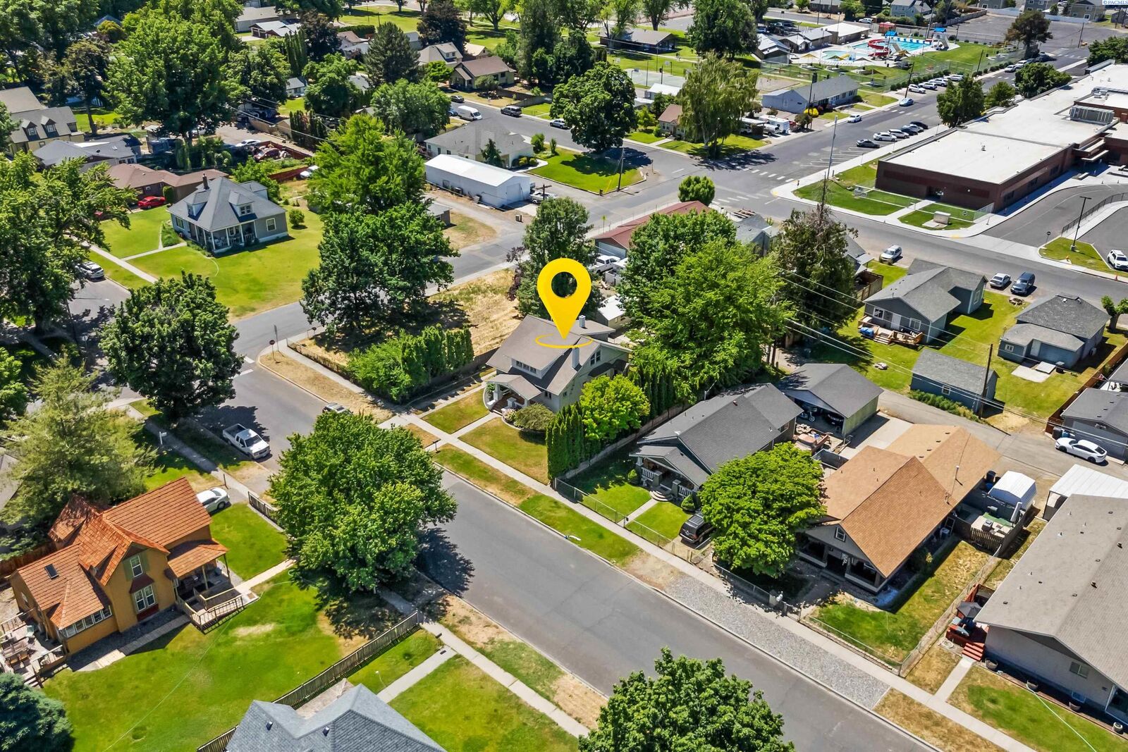 Property Photo:  837 Court Street  WA 99350 