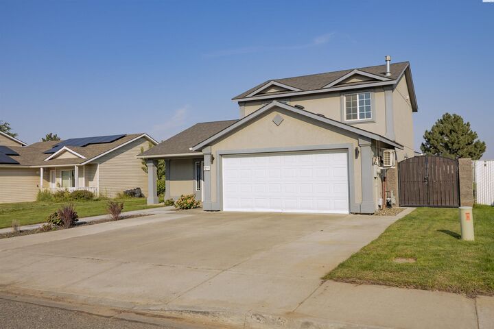 Property Photo:  1211 N Beech Ave  WA 99301 