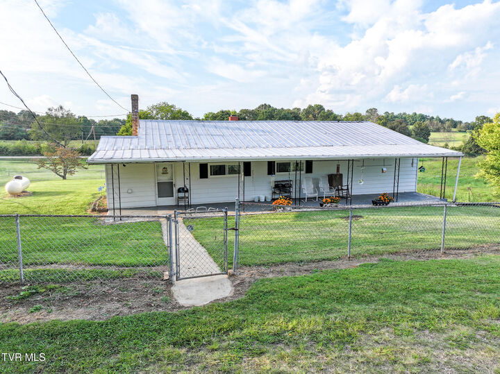 Property Photo: 10065 107 Cutoff TN 37743