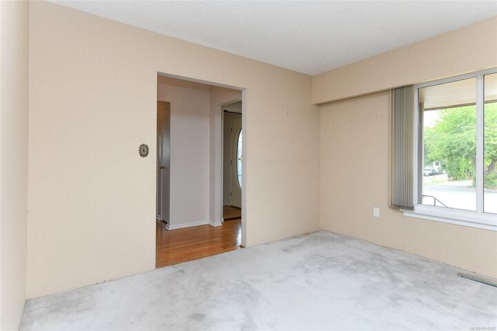 Photo de la propriété:  531 11th St  BC V9N 1S7 