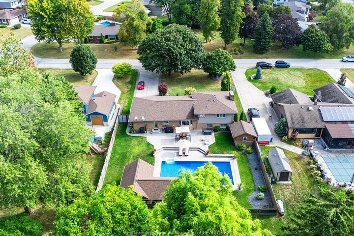 Photo de la propriété: 1361 Oxford Avenue West ON N9Y 2S8