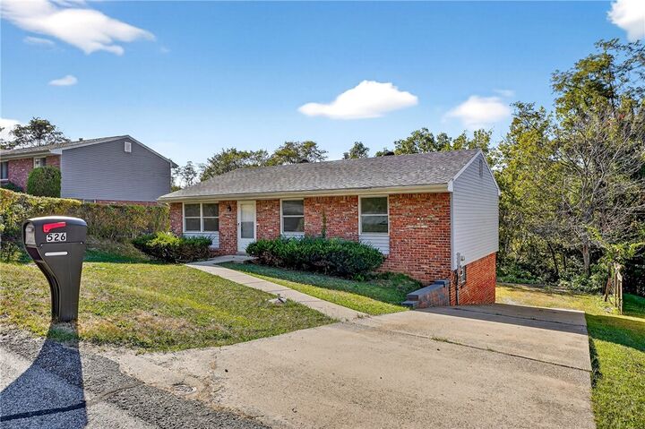 Property Photo:  526 Saint George Dr  PA 15137 