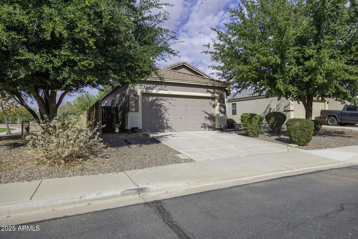 Property Photo: 2857 N Rosewood Avenue AZ 85122