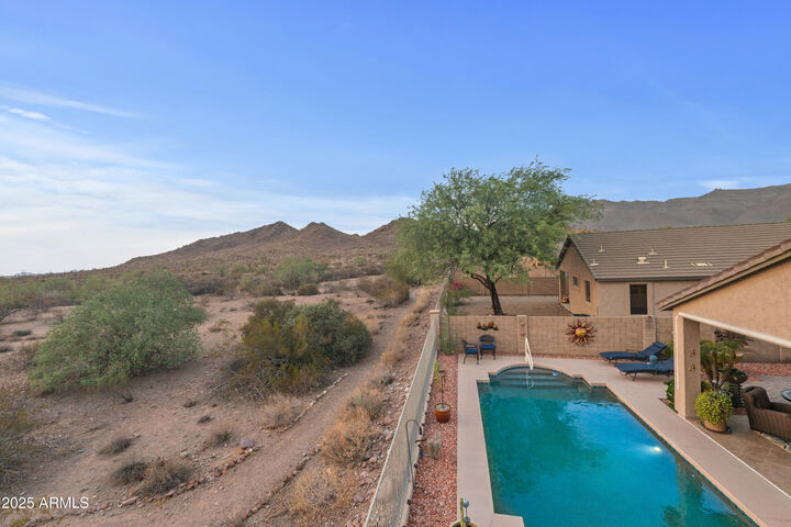Property Photo:  6512 E Hacienda La Noria Lane  AZ 85118 