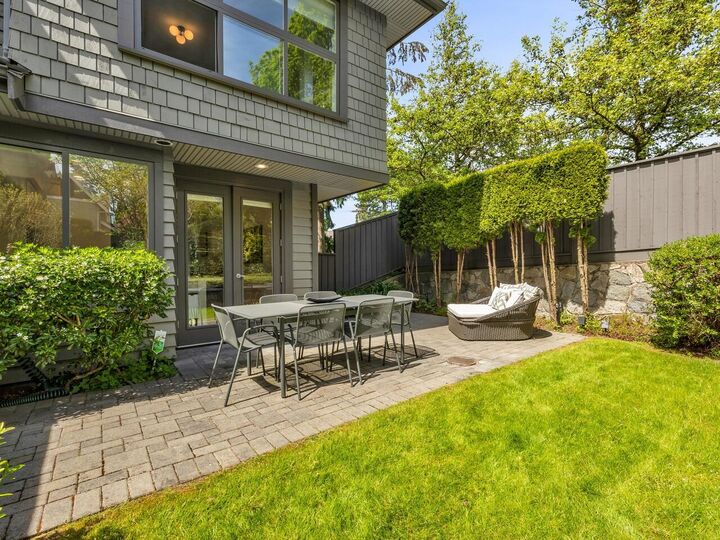 Photo de la propriété:  1664 St.georges Avenue  BC V7L 3J7 