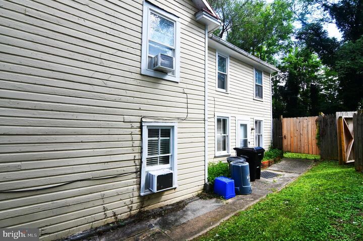 Property Photo:  105 E Pall Mall Street  VA 22601 