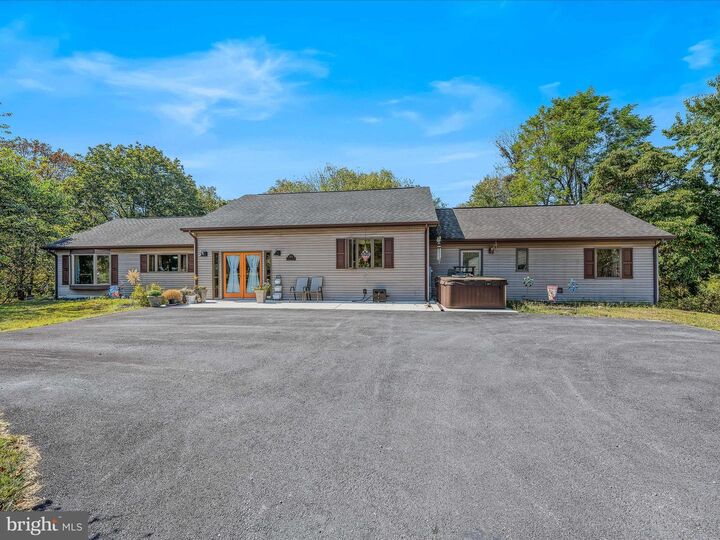 Property Photo: 104 Golden Lane WV 25411