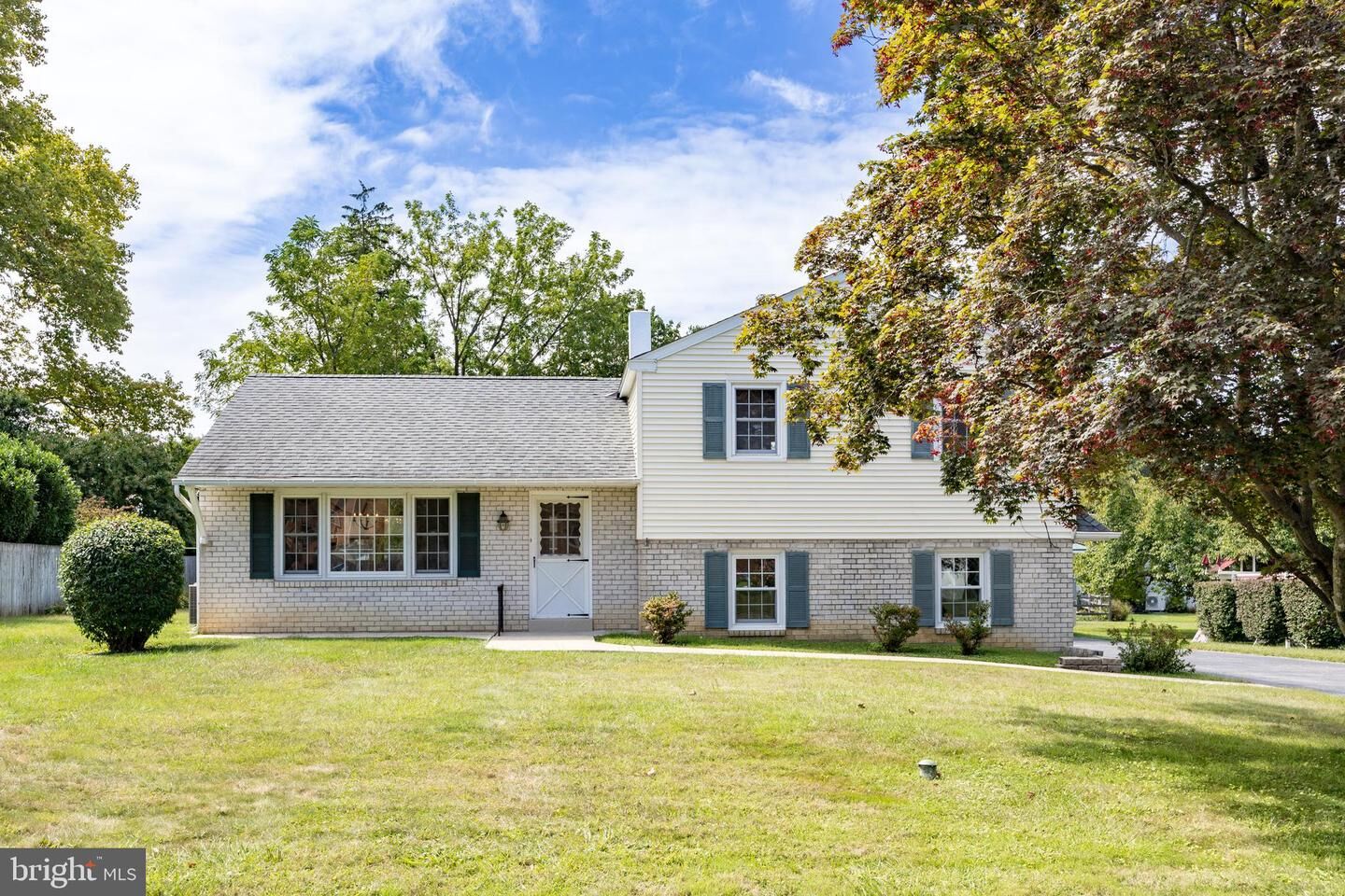 Property Photo:  400 Falcon Lane  PA 19382 