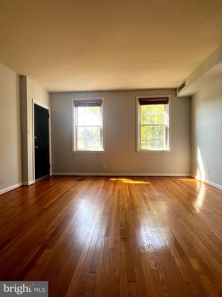 Property Photo:  7 Russell Road A  VA 22301 