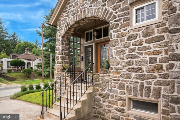 Property Photo:  606 Walnut Lane  PA 19128 
