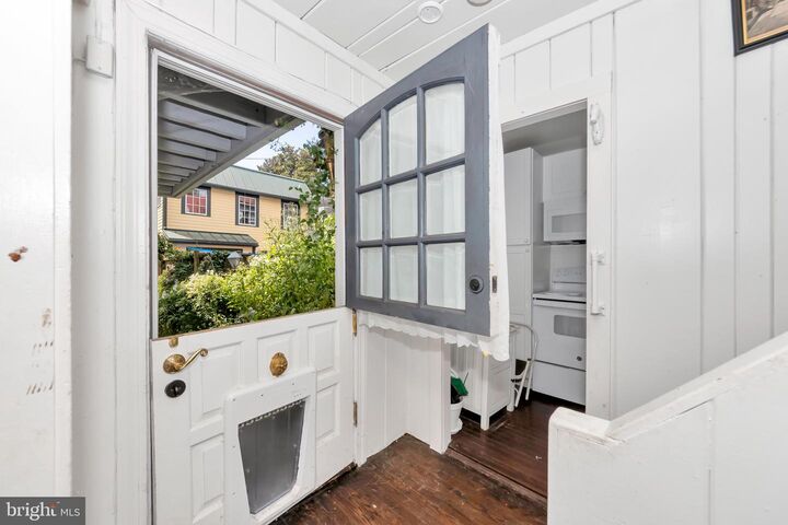Property Photo:  212 King George Street B  MD 21401 