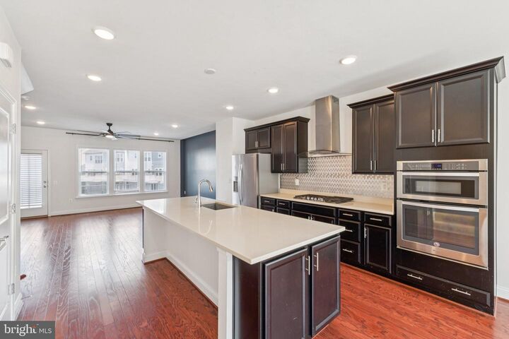 Property Photo: 17258 Herring Gull Lane VA 22026