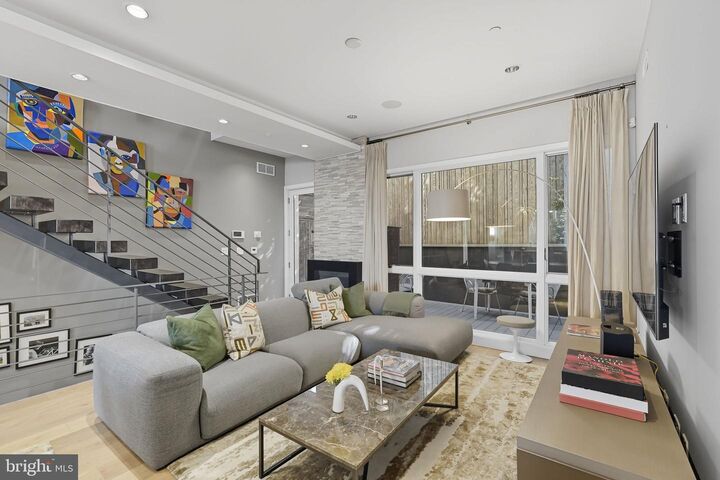 204 W Laurel Street 6 5  Philadelphia PA 19123 photo