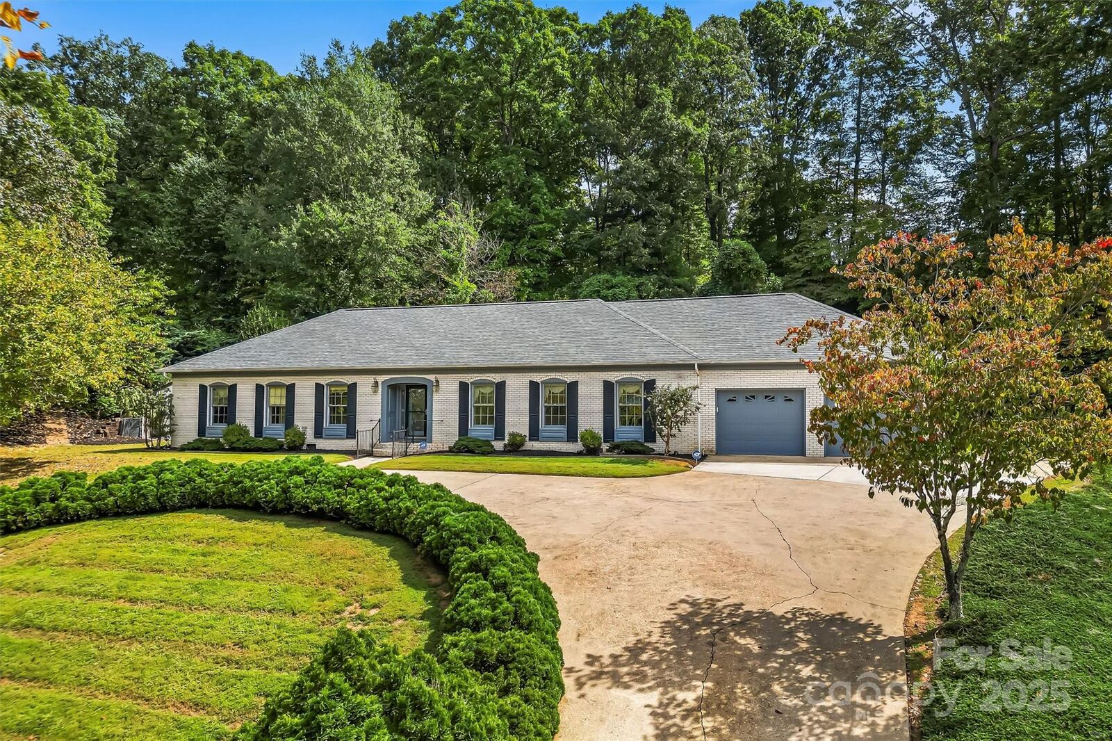 Property Photo:  200 Woodland Drive  NC 28752 