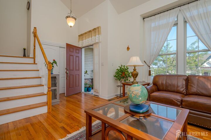 Property Photo:  8 Comstock Lane  NJ 08558 