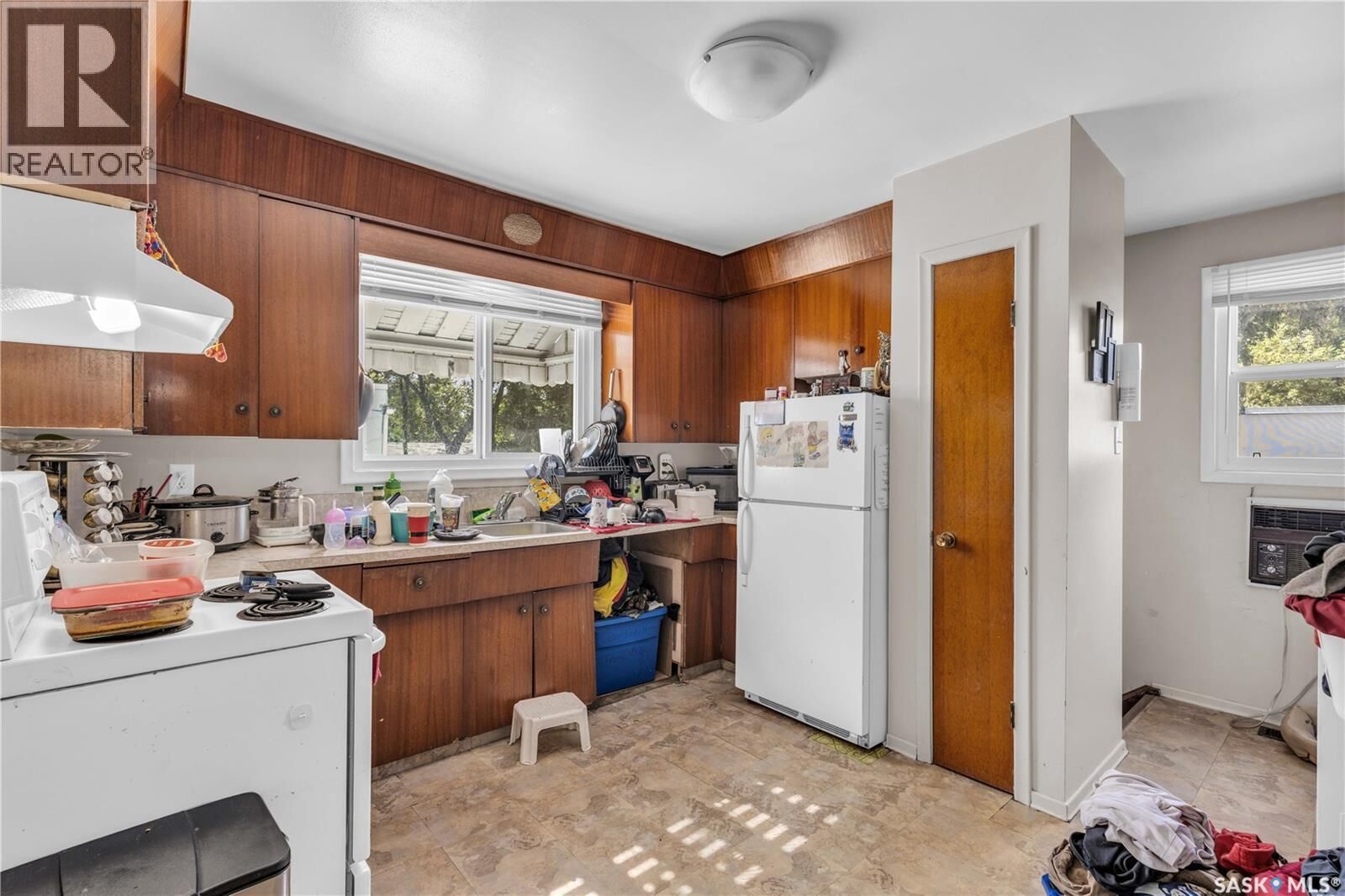 Property Photo:  1415 D Avenue N  SK S7L 1P5 