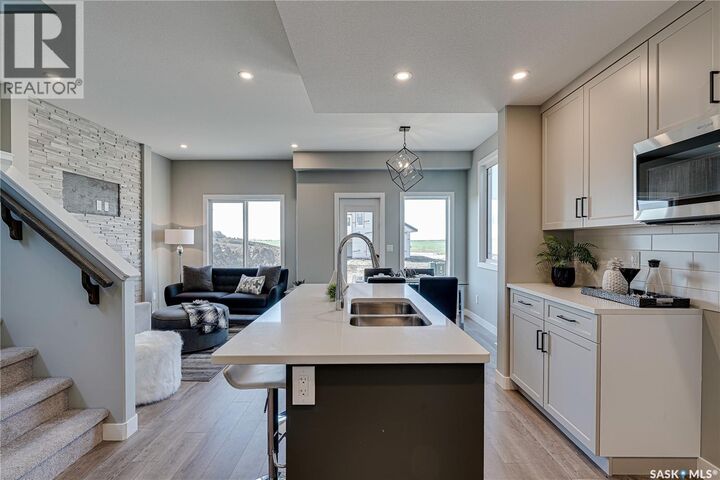 Property Photo:  443 Doran Crescent  SK S7V 1W2 