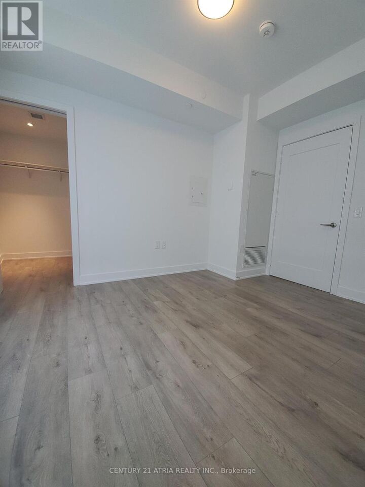 Property Photo:  585 Bloor Street East 2823  ON M4W 0B3 