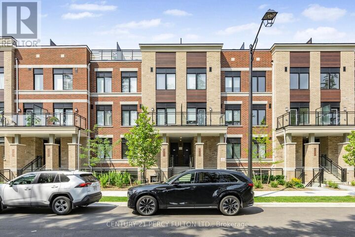 Property Photo: 58 Elizabeth Street South 2206 ON L4C 5W2