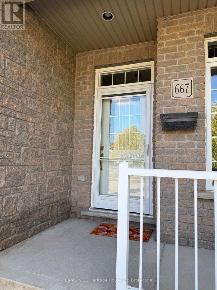 Property Photo: 667 Southwood Way 2 ON N4S 9A6