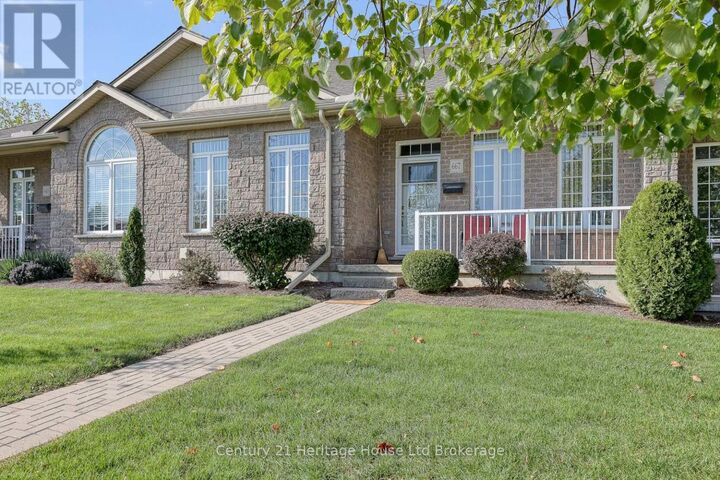 Property Photo:  667 Southwood Way 2  ON N4S 9A6 