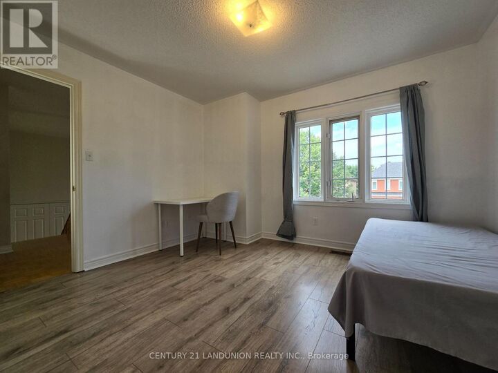 Photo de la propriété:  15 Annina Crescent 3 Rms  ON L3R 4S4 