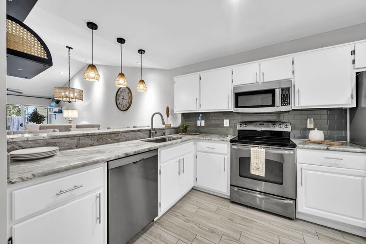 Property Photo: 204 Via Largo FL 32459