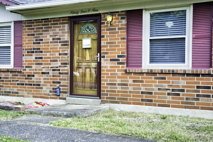 Property Photo:  9409 Coolridge Dr  KY 40229