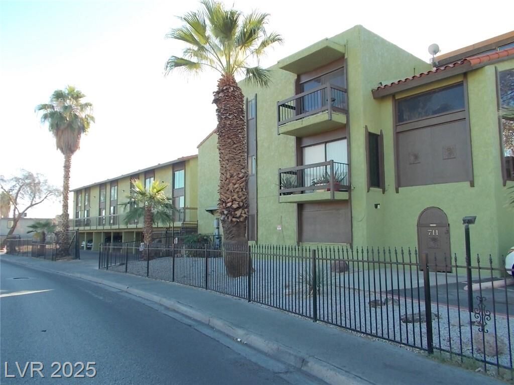 Property Photo: 711 East Twain Avenue B02 NV 89169