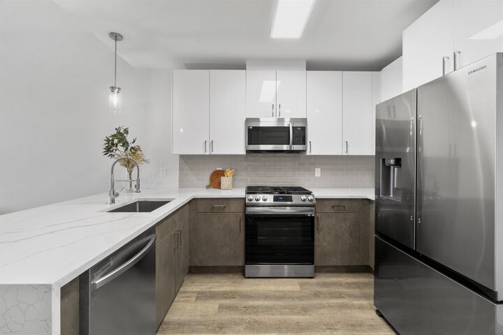 Property Photo:  412 Whiton St 602  NJ 07304 