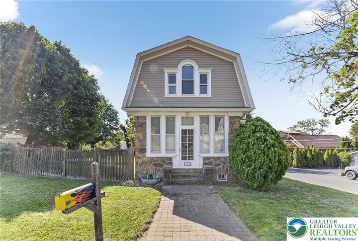 Property Photo: 1004 E Susquehanna Street PA 18103