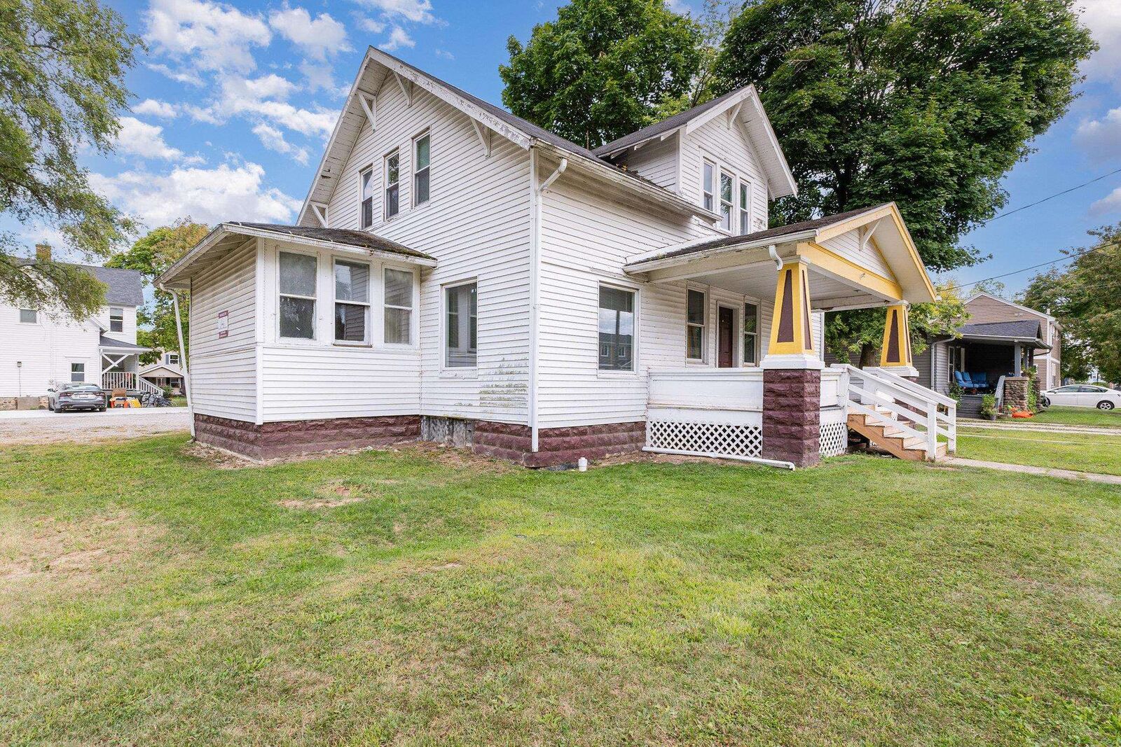 Property Photo:  805 S Douglas 805 1/2 Douglas  MI 48858 