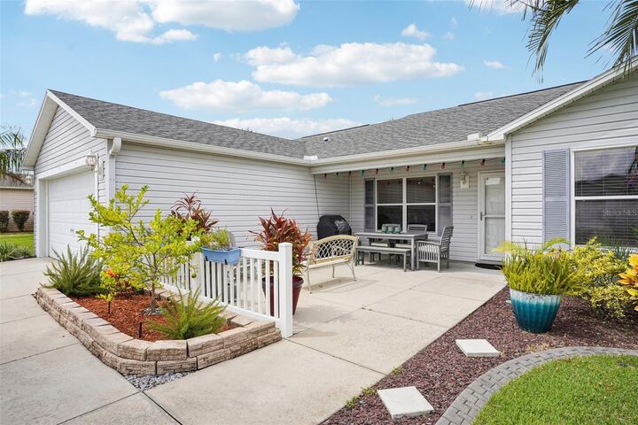 Property Photo: 1053 Nash Loop FL 32162