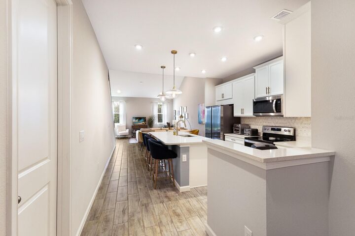 Property Photo: 5645 Silverbridge Trail FL 34211