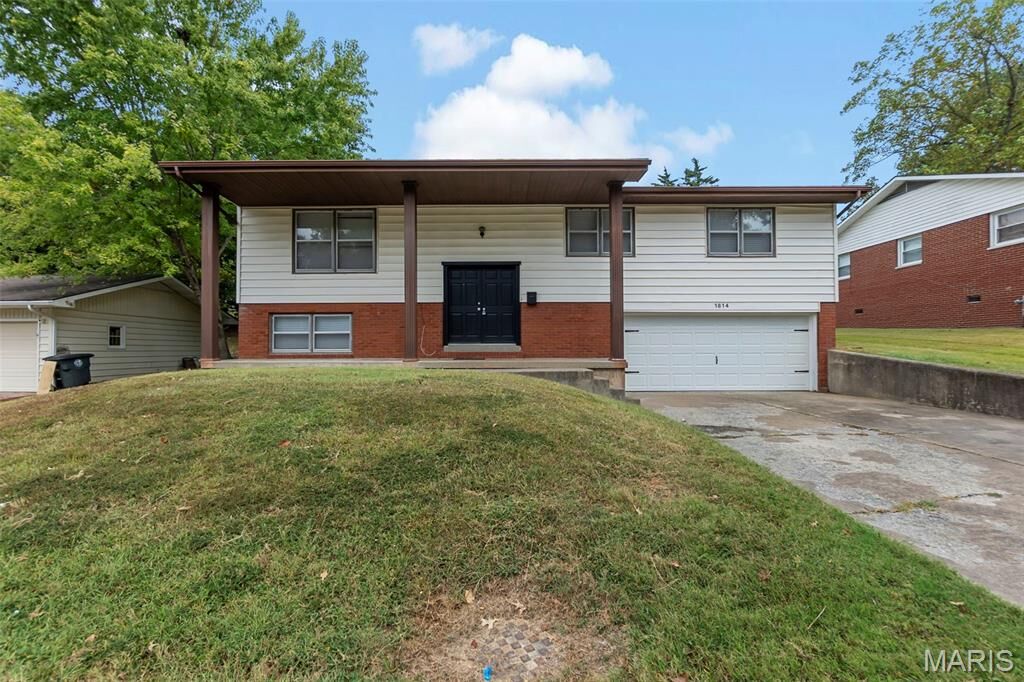 Property Photo:  1814 Recardo Drive  MO 63701 