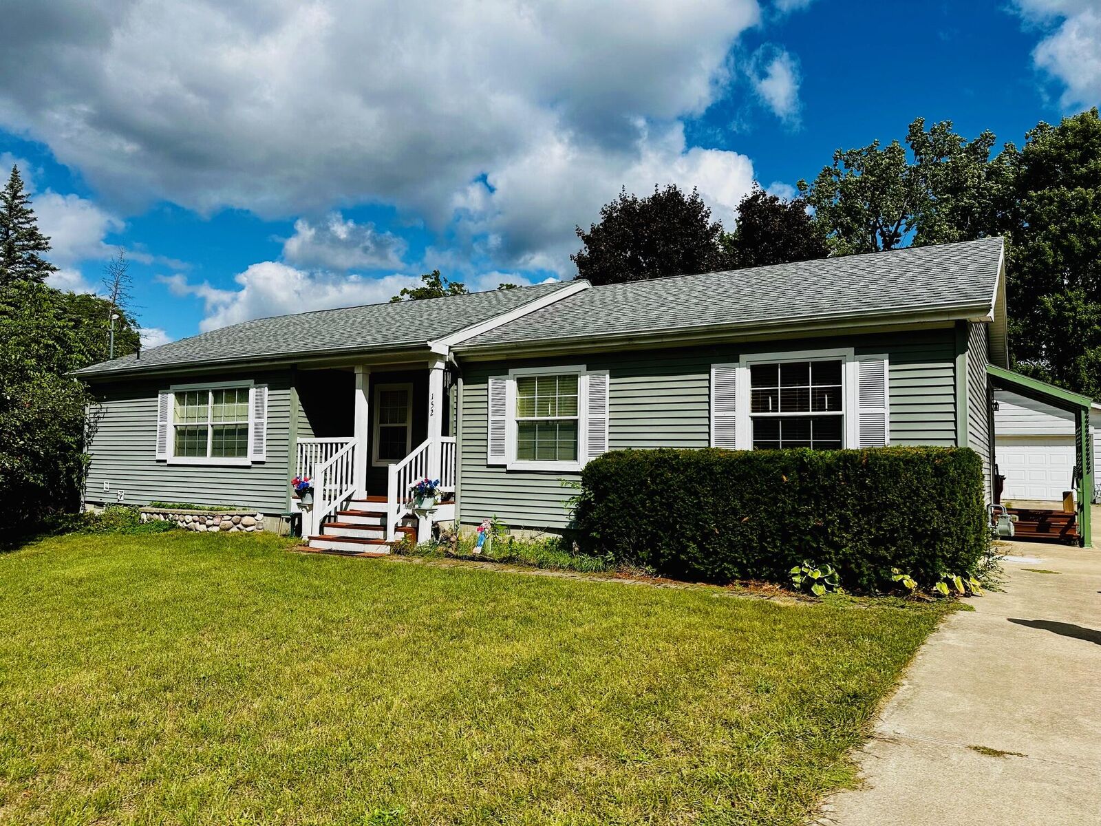 Property Photo: 152 N Greenback St MI 49421
