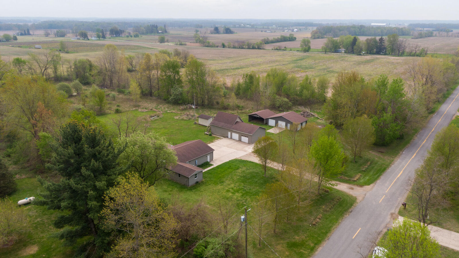 Property Photo: 15105 Carpenter Road MI 49128