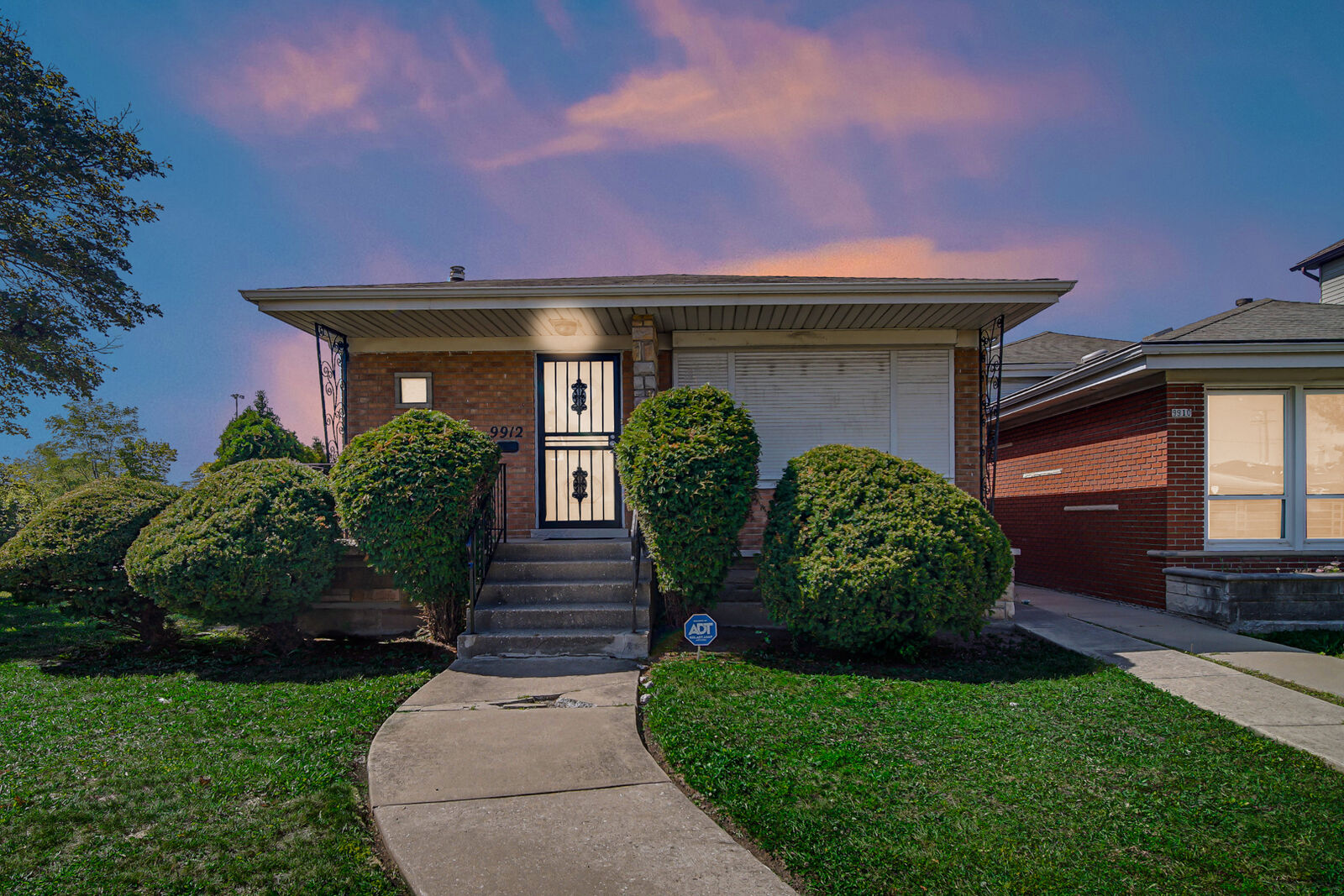 Property Photo: 9912 S Prairie Avenue IL 60628