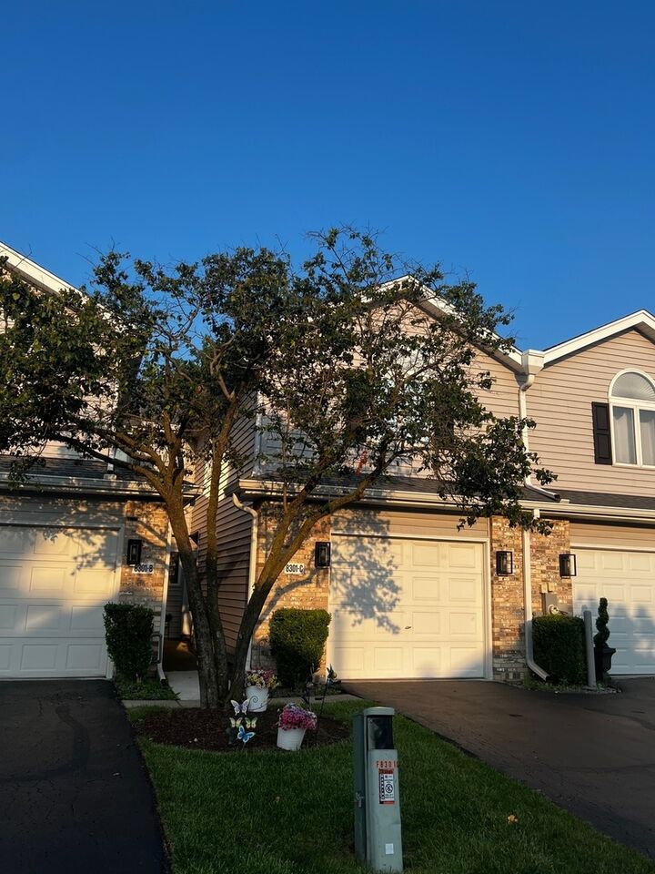Property Photo: 8301 Highpoint Circle C IL 60561