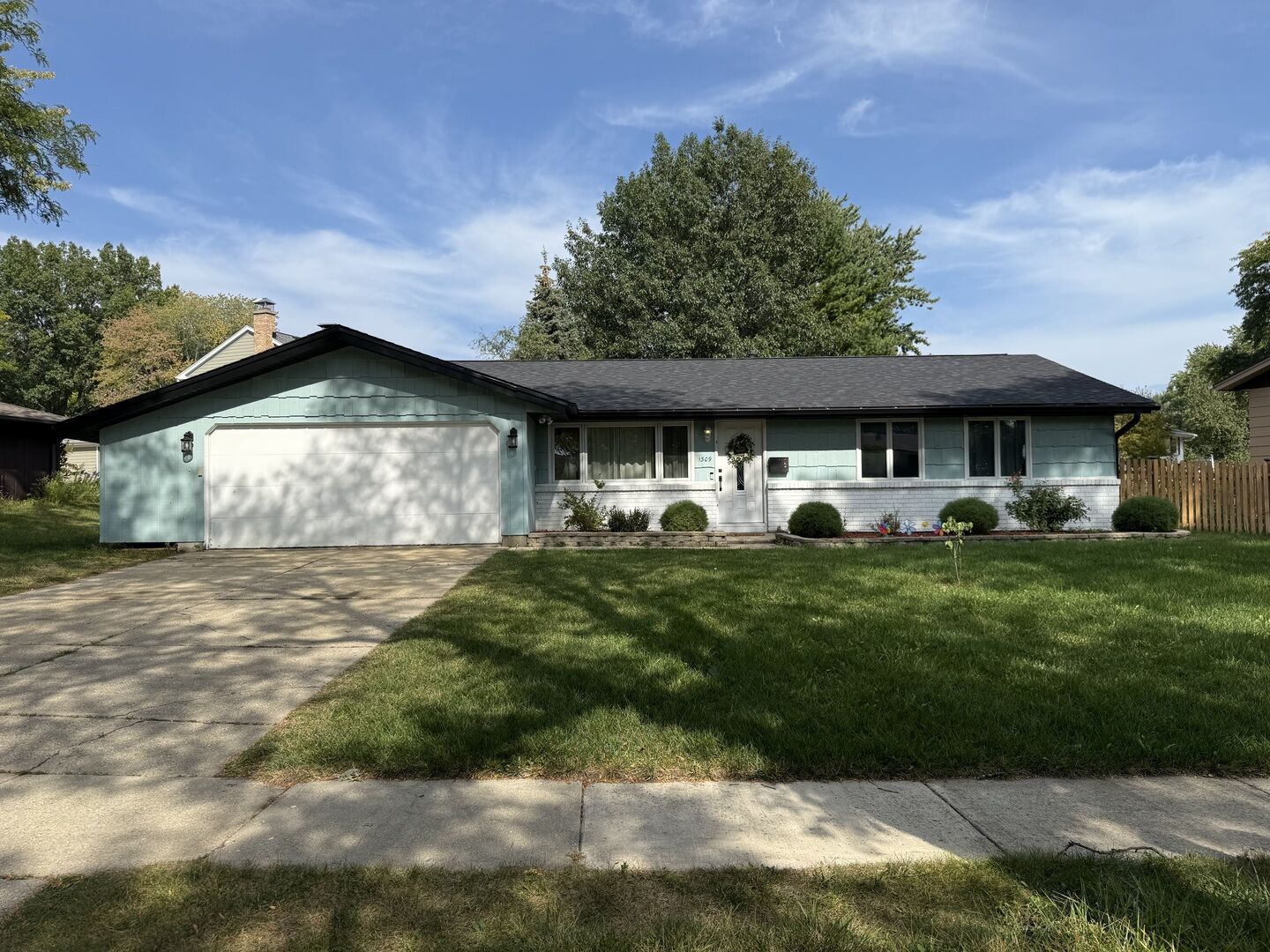 Property Photo:  1309 Fairlane Drive  IL 60193 