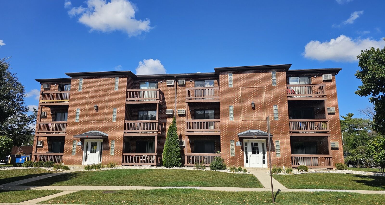 Property Photo: 1160 Cedar Street 3A IL 60139