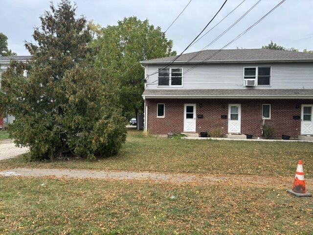 Property Photo: 322 W Railroad Street 3 IL 60152