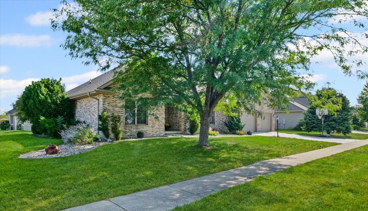 Property Photo:  2604 Muirfield Place  IL 61802