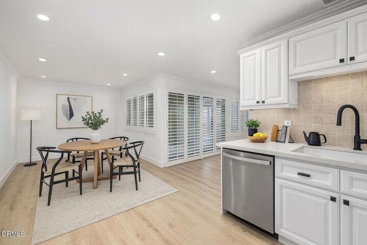 Property Photo:  6526 Vanalden Avenue 7  CA 91335 