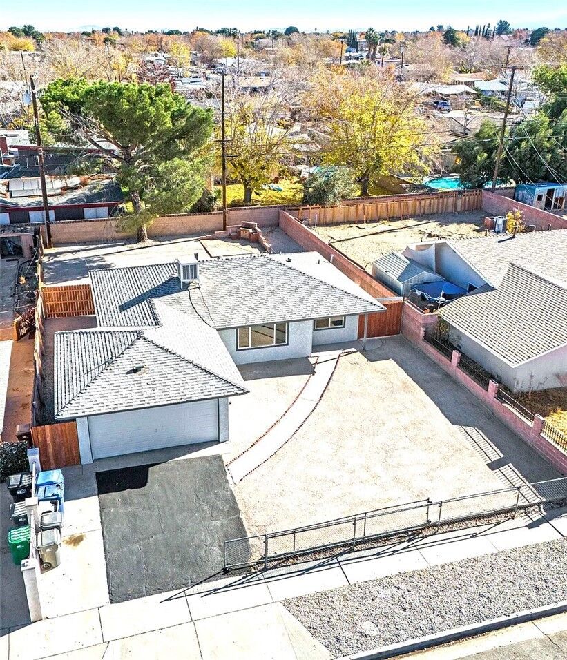 Property Photo:  44532 Andale  CA 93535 