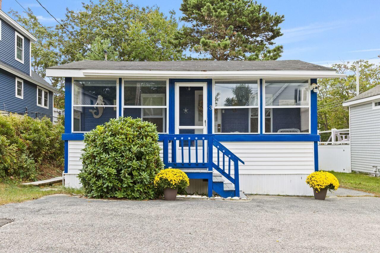 Property Photo:  3 Island View Avenue  ME 04072 