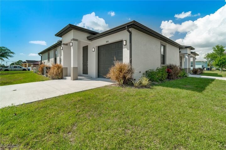 Property Photo: 809 Agnes Avenue FL 33971