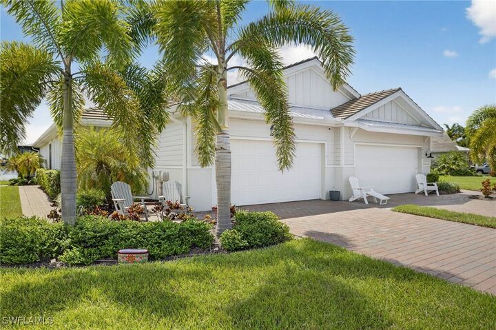 Property Photo: 14582 Edgewater Circle FL 34114
