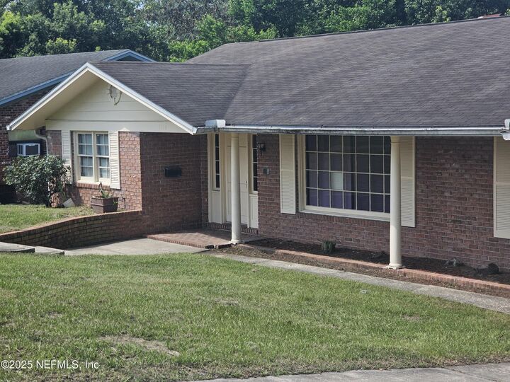 Property Photo: 1934 Woodleigh Drive W FL 32211