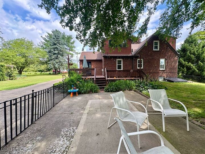Property Photo:  929 E Park Avenue  OH 44408 